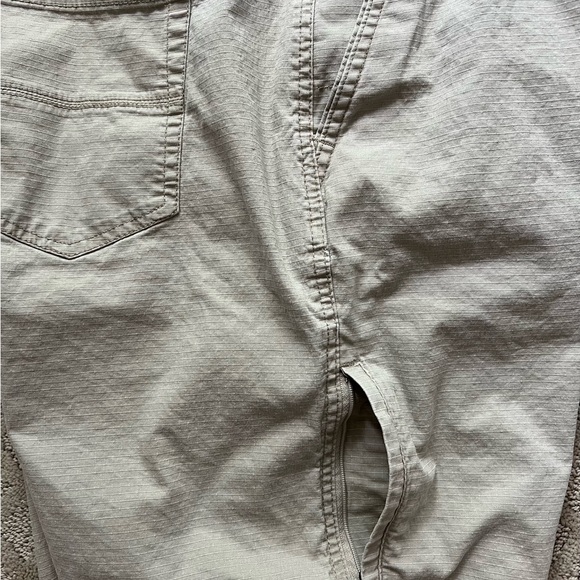 Weatherproof shorts, zip pocket, belt loops, birch (khaki) Size 42 runs big VGUC - Picture 11 of 13